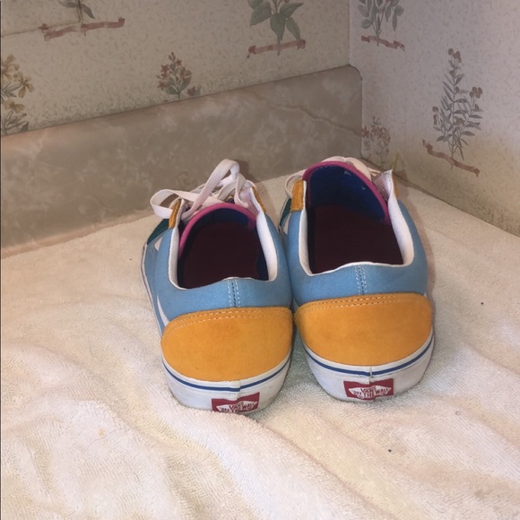 Vans - Picture 3 of 4